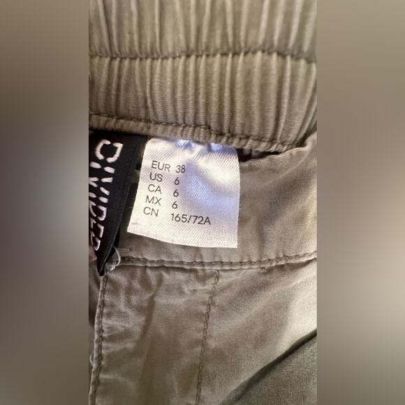 H&M Women’s Olive Green Cargo Pants Divided by Size 6 Casual , Relaxed Utility - Picture 9 of 9